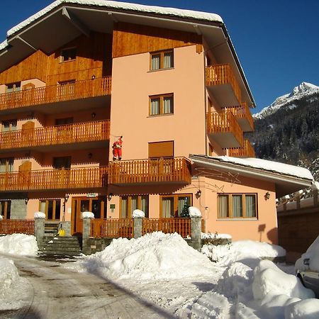Hotel Dama Bianca Valtournenche Ngoại thất bức ảnh