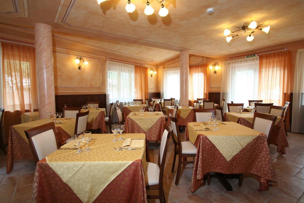 Hotel Dama Bianca Valtournenche Ngoại thất bức ảnh