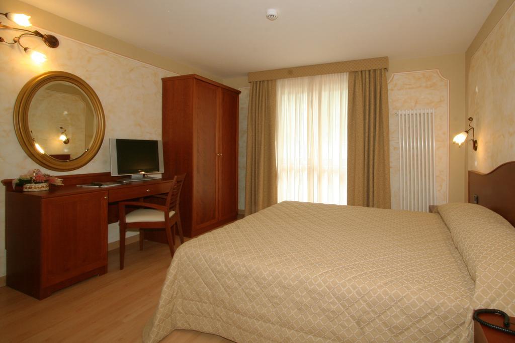 Hotel Dama Bianca Valtournenche Phòng bức ảnh
