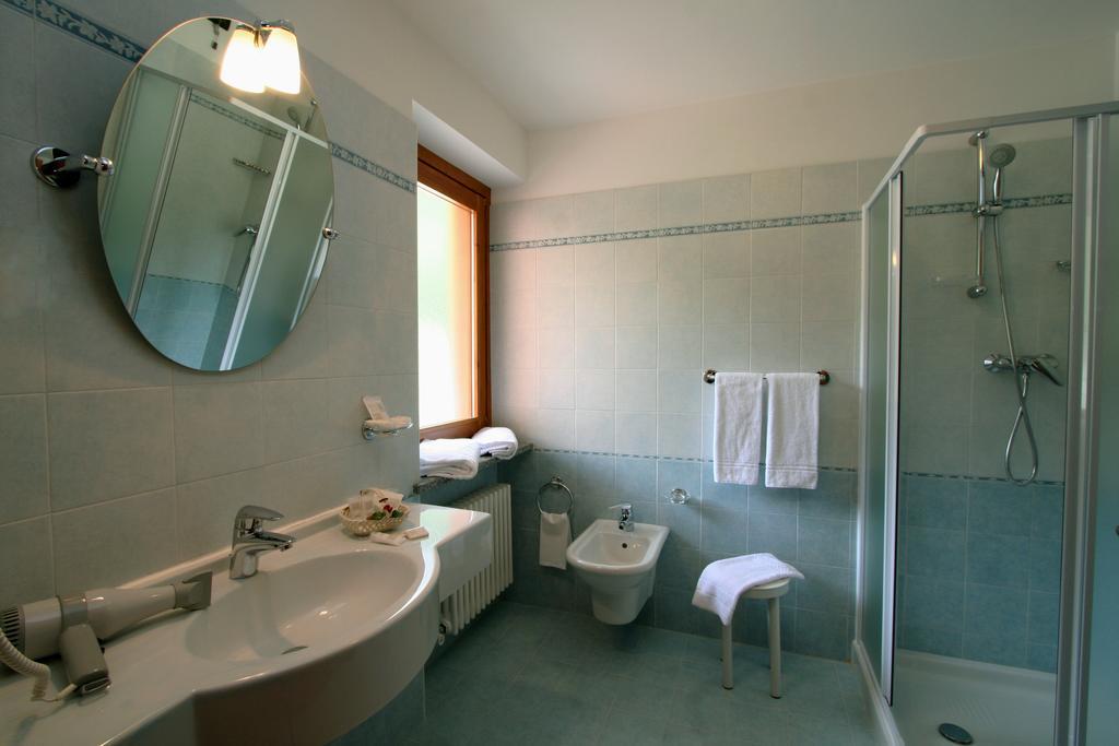 Hotel Dama Bianca Valtournenche Phòng bức ảnh