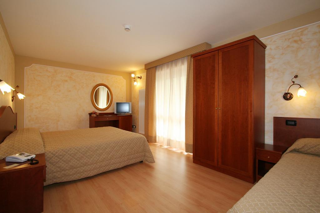 Hotel Dama Bianca Valtournenche Phòng bức ảnh
