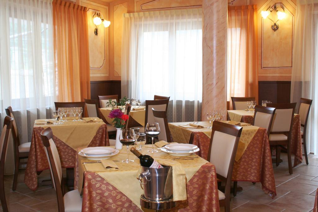 Hotel Dama Bianca Valtournenche Ngoại thất bức ảnh